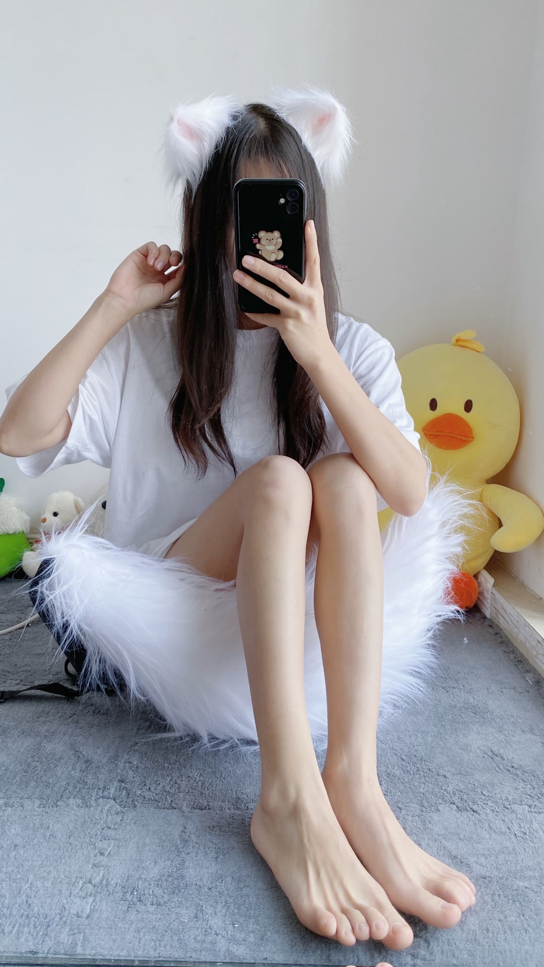 坐在毛毛上的肉丝玉足超嫩小姐姐-希音出海