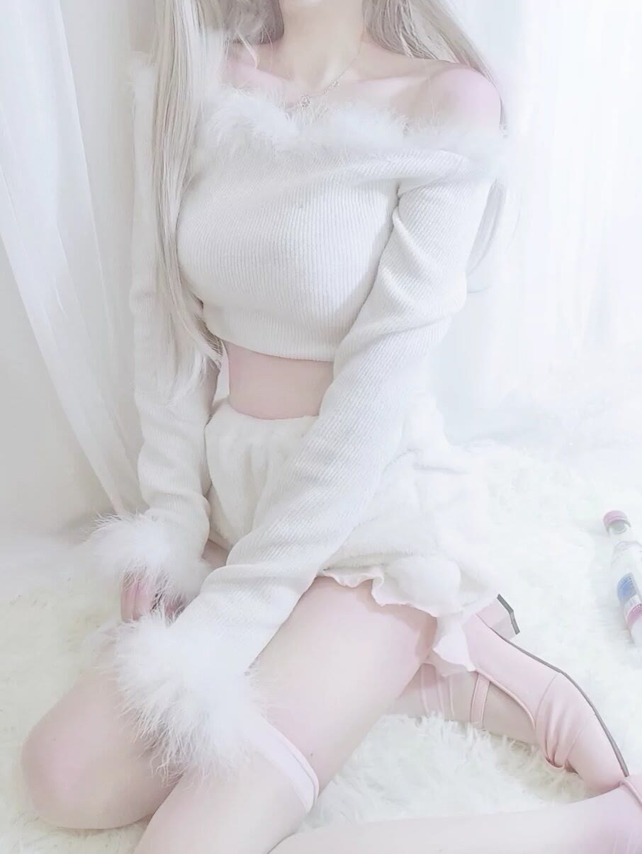 娇嫩的白丝白毛巨乳可爱小娇妻美图-希音出海