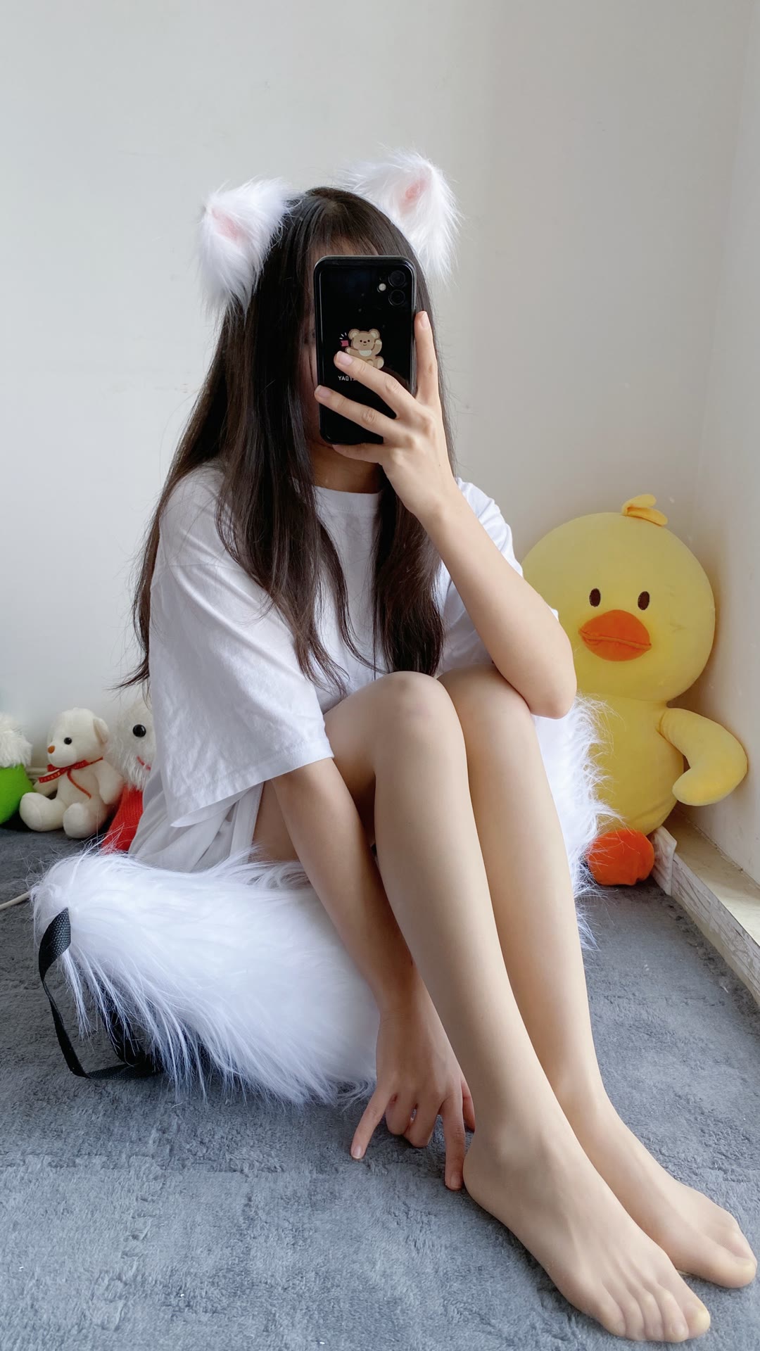 坐在毛毛上的肉丝玉足超嫩小姐姐-希音出海