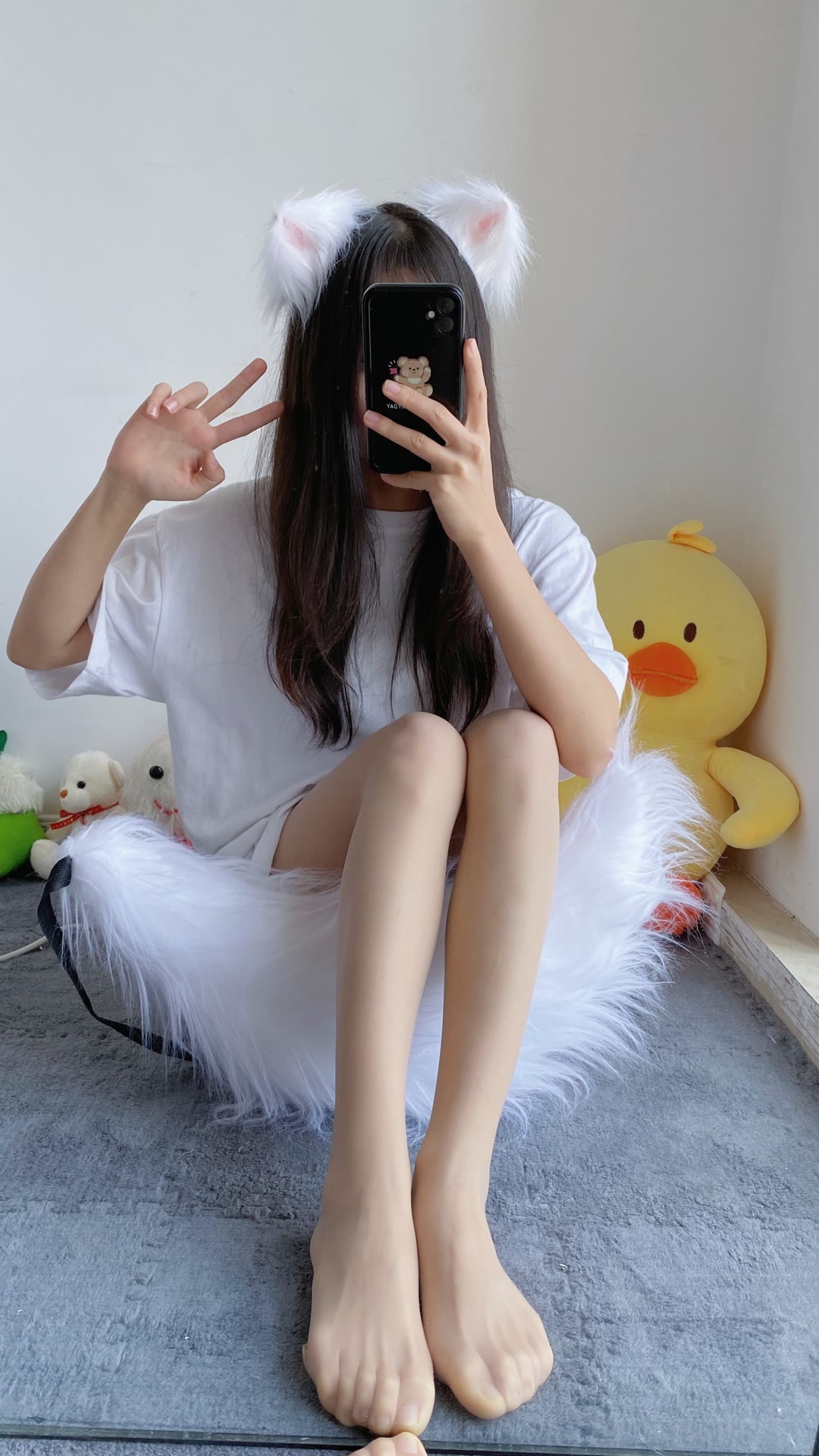 坐在毛毛上的肉丝玉足超嫩小姐姐-希音出海