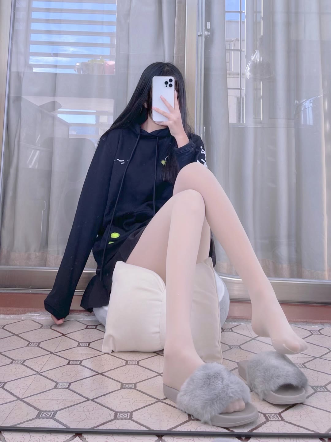 敲可爱的肉丝长头发短裙小姐姐美图-希音出海